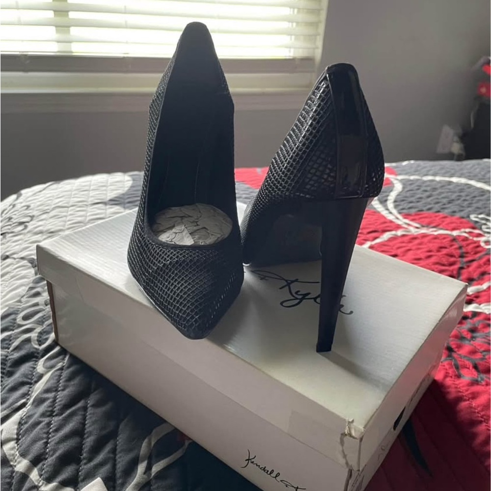 Kendall & Kylie Black Textured Pointed-Toe Stiletto Pumps
